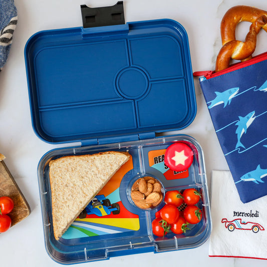 Yumbox Tapas XL Monte Carlo albastru / Mașini de curse (4 compartimente)